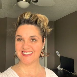 Meet your Posher, Leanne